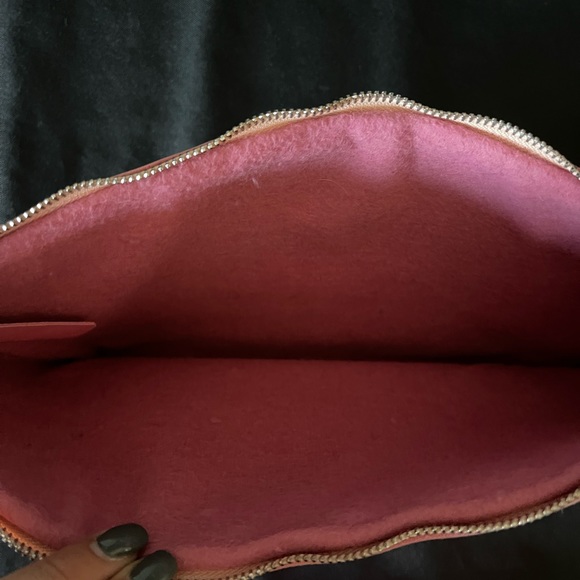 Oversized Clutch with Handle - Picture 4 of 7